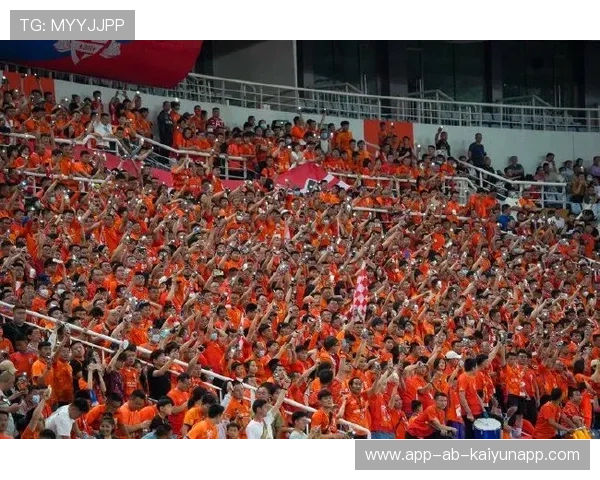 球迷主席与俱乐部高层公开交锋