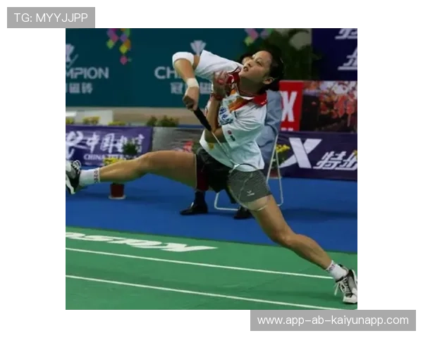 羽毛球退役名将跨界教健身操走红