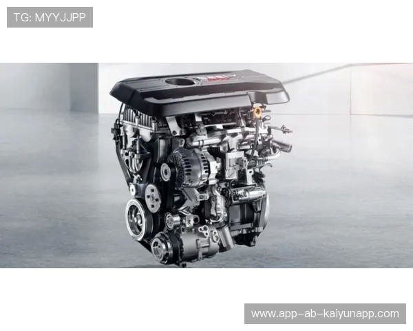 赛车突然熄火，车手怒拍方向盘